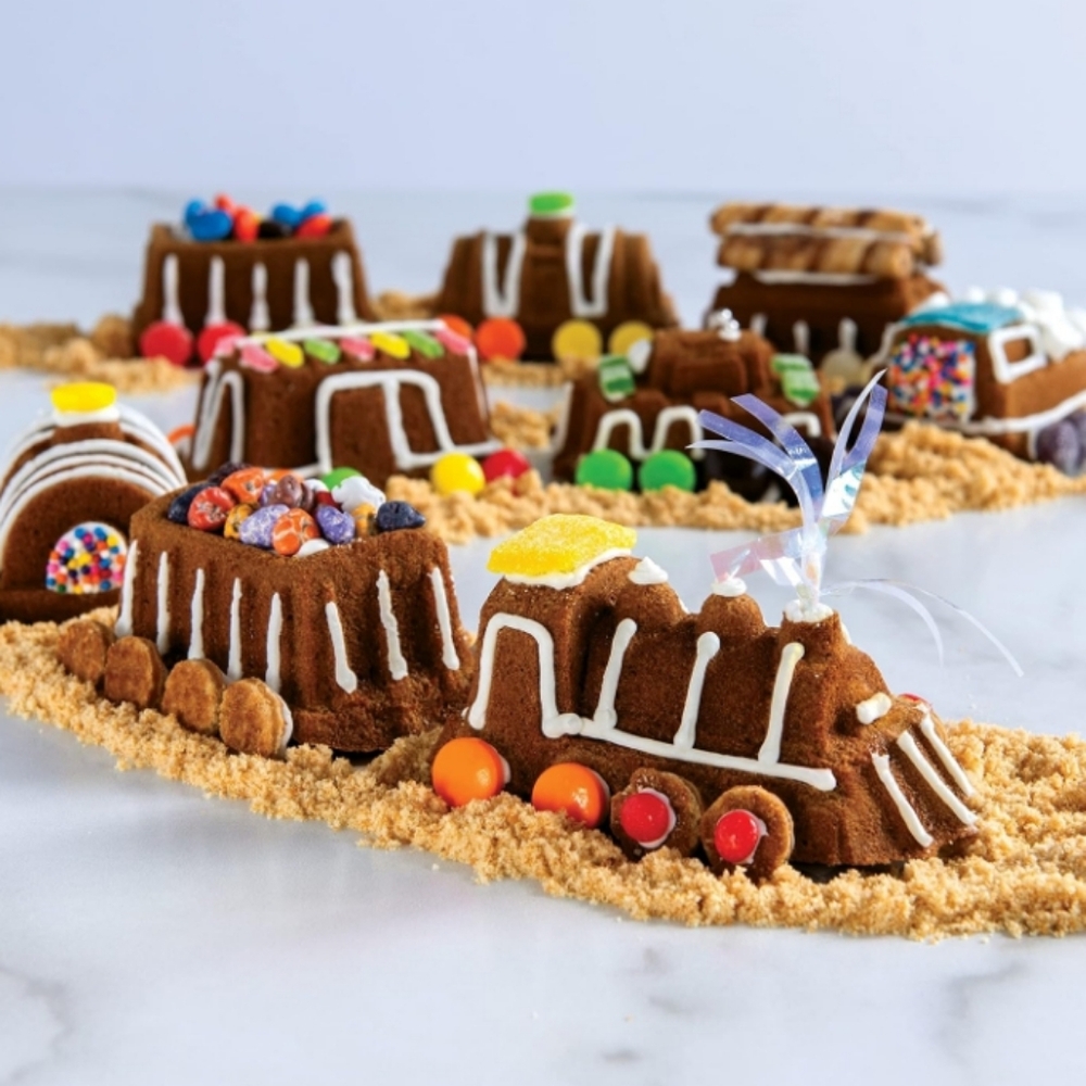 Nordic Ware Train Car Metal Cake Pan - Picture 6 of 7